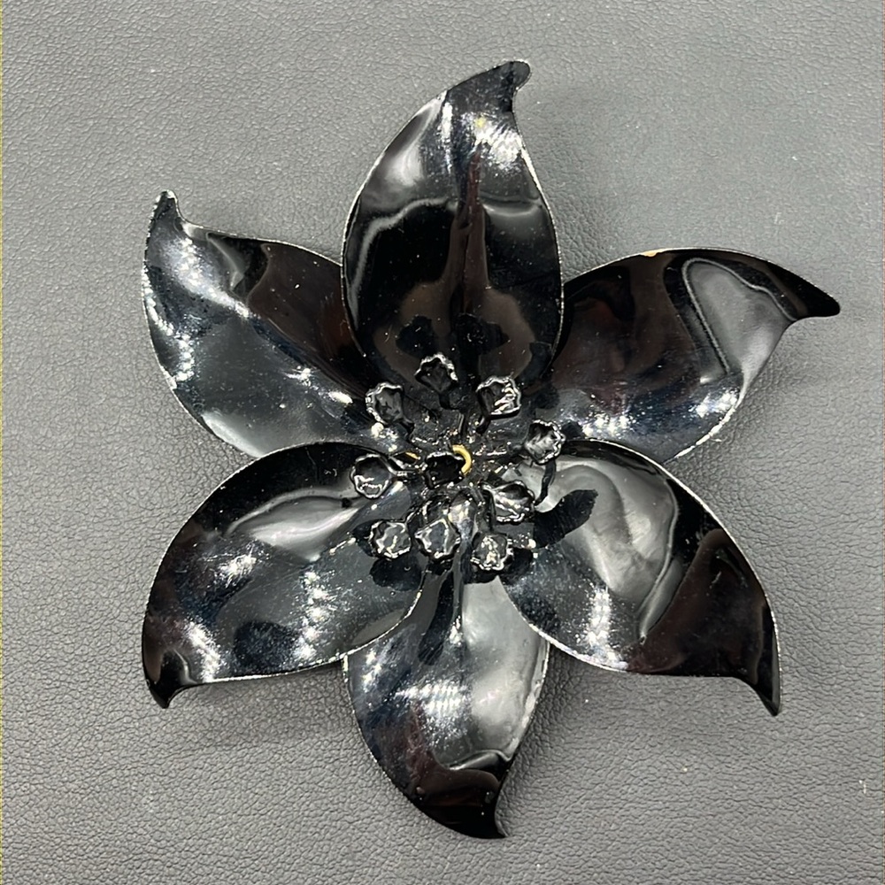 Black flower power vintage Y back brooch pin, very good used condition